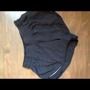 lululemon hotty hot short 2.5” black